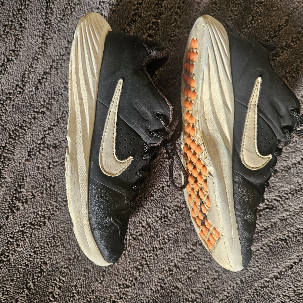 Nike indoor turf sneakers, Kids 2Y - Picture 13 of 14